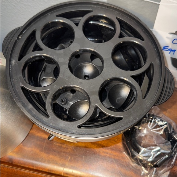 Cuisinart Egg Central Egg Cooker Set Appliance Model CEC-10 New Condition - Picture 4 of 4